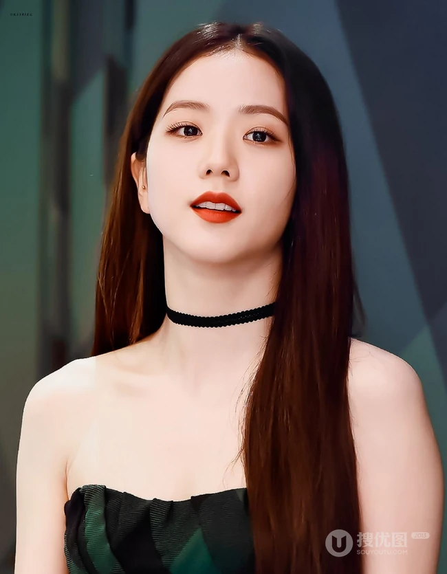 女子演唱组合BLACKPINK成员金智秀清新写真，舞台照图集