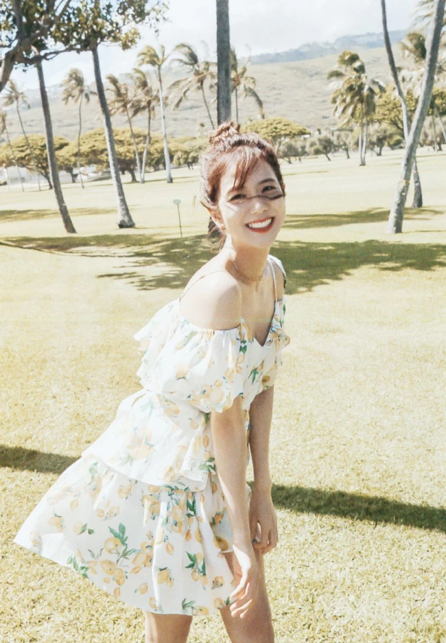 女子演唱组合BLACKPINK成员金智秀清新写真，舞台照图集