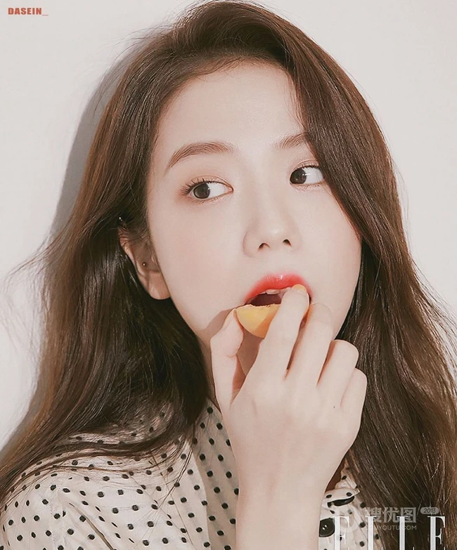 女子演唱组合BLACKPINK成员金智秀清新写真，舞台照图集