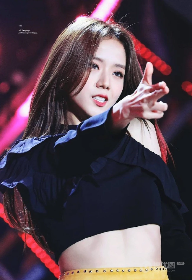 女子演唱组合BLACKPINK成员金智秀清新写真，舞台照图集