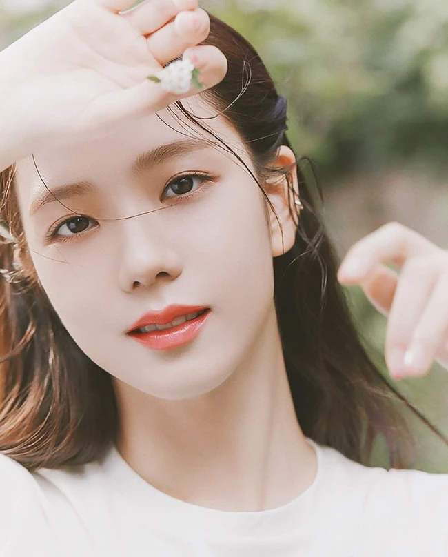女子演唱组合BLACKPINK成员金智秀清新写真，舞台照图集