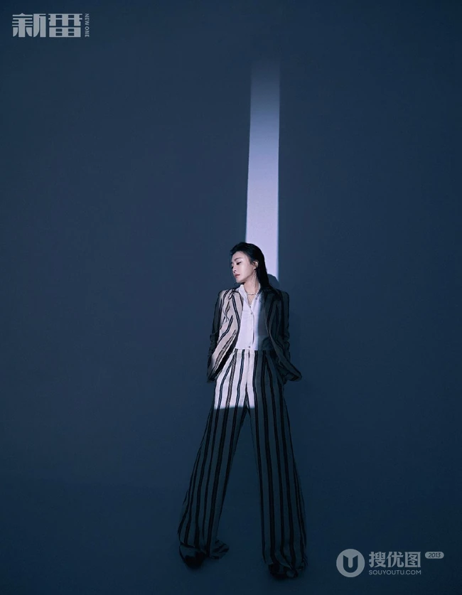 秦岚又酷又美杂志写真，多种街头风潮流造型，打造千变女人