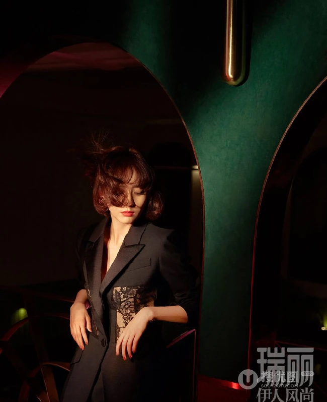 佟丽娅气质复古露背装超美杂志写真图集