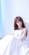 脸蛋有点小微胖16岁少女清纯气质女生肩带背心短裤唯美写真