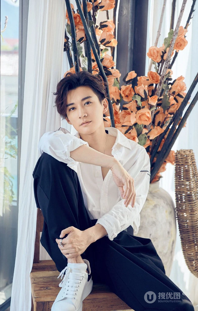 山东帅哥刘学义慵懒休闲居家写真照片
