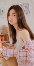 你不笑的时候更美，长发飘飘气质温柔气质女生居家清新写真图集