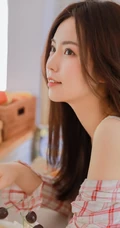 你不笑的时候更美，长发飘飘气质温柔气质女生居家清新写真图集