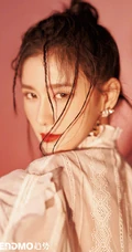 蔡卓宜超美国潮风，中国红主题七月杂志写真大片