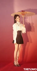 蔡卓宜超美国潮风，中国红主题七月杂志写真大片
