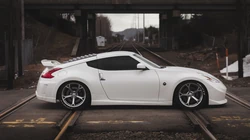 白色车身尼桑（Nissan）370Z跑车帅气桌面壁纸合集