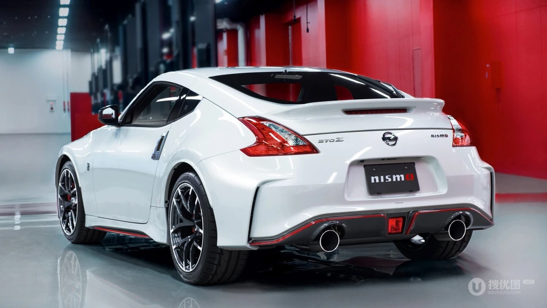 白色车身尼桑（Nissan）370Z跑车帅气桌面壁纸合集