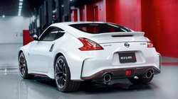 白色车身尼桑（Nissan）370Z跑车帅气桌面壁纸合集