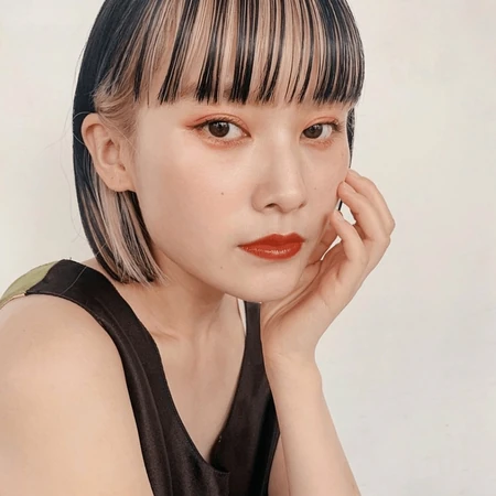 底层挑染发型，看起来很洋气的齐刘海短发女生底层挑染头发图片