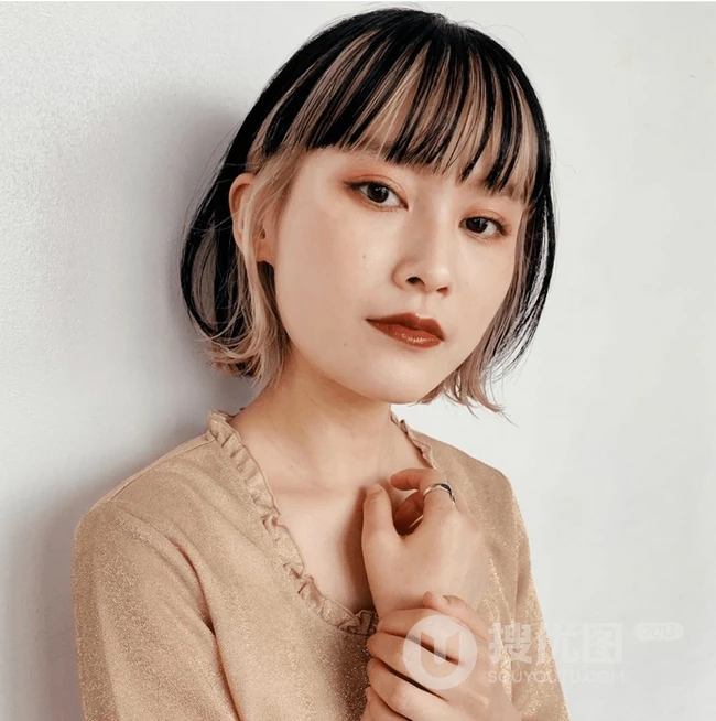 底层挑染发型，看起来很洋气的齐刘海短发女生底层挑染头发图片 第13张