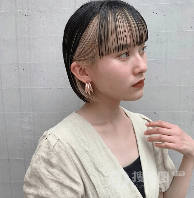 底层挑染发型，看起来很洋气的齐刘海短发女生底层挑染头发图片 第16张
