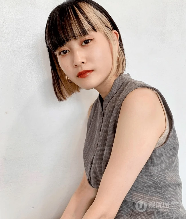底层挑染发型，看起来很洋气的齐刘海短发女生底层挑染头发图片 第9张