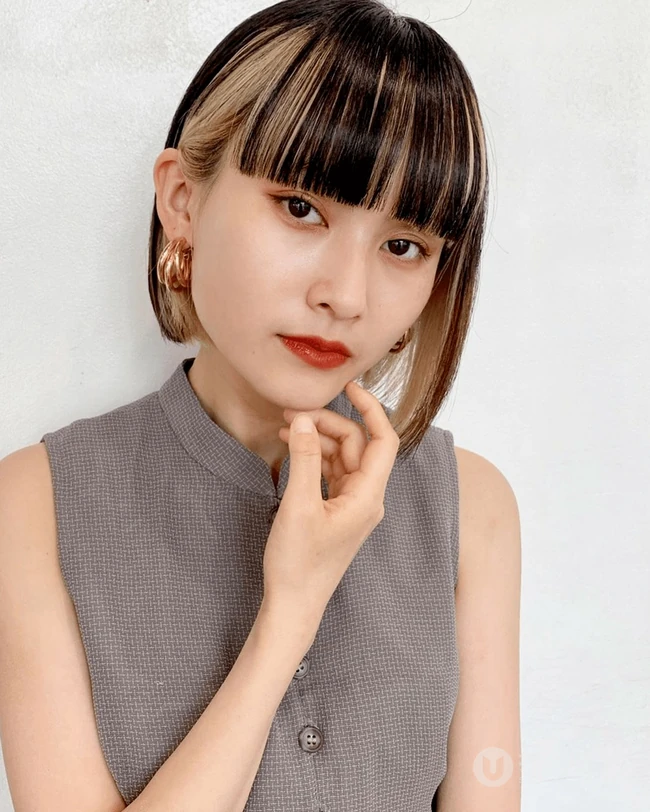 底层挑染发型，看起来很洋气的齐刘海短发女生底层挑染头发图片 第6张
