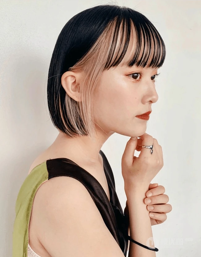 底层挑染发型，看起来很洋气的齐刘海短发女生底层挑染头发图片 第8张