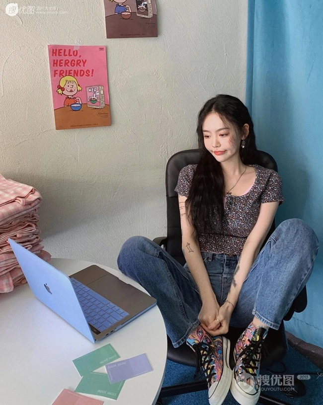复古又不失洋气的女生羊毛卷发型，2020最洋气的减龄发型羊毛卷发型图片 第4张