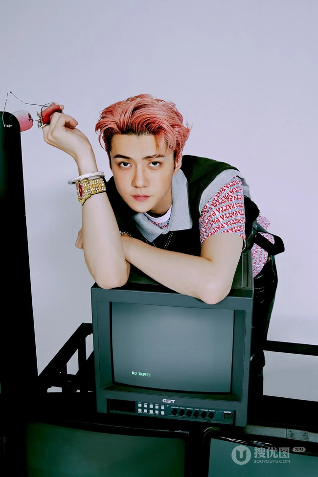 EXO-SC小分队成员朴灿烈、吴世勋回归预告照片，二人同框帅气十足