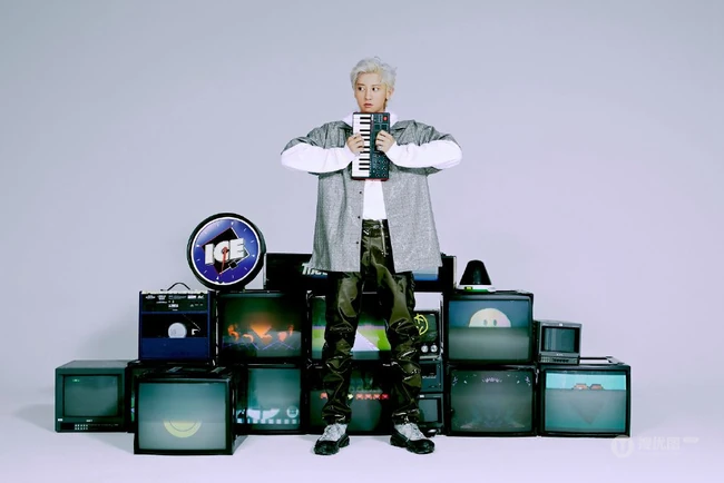 EXO-SC小分队成员朴灿烈、吴世勋回归预告照片，二人同框帅气十足