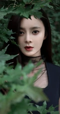 王瑞子清冷气质优雅长发写真，在枝叶后的女生王瑞子户外写真美图