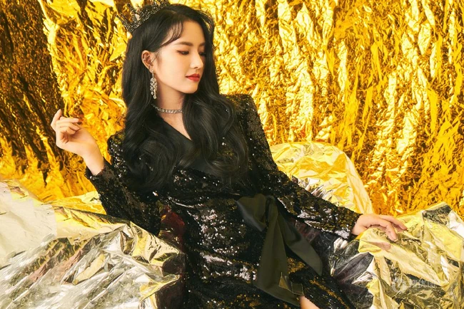 刘些宁头戴王冠搭配酷闪黑裙，化身高冷女王写真图片