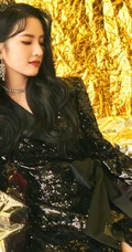 刘些宁头戴王冠搭配酷闪黑裙，化身高冷女王写真图片