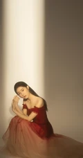 王瑛瑛气质礼裙红裙优雅写真图片