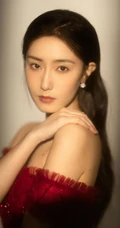 王瑛瑛气质礼裙红裙优雅写真图片