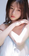 坐在楼梯口安静的轻纱蓝裙湿发女孩唯美艺术高清写真图集