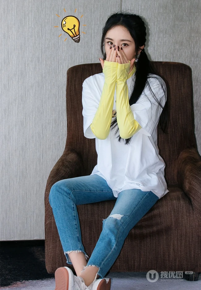杨幂可爱双马尾，白西装，牛仔裤元气十足写真照片