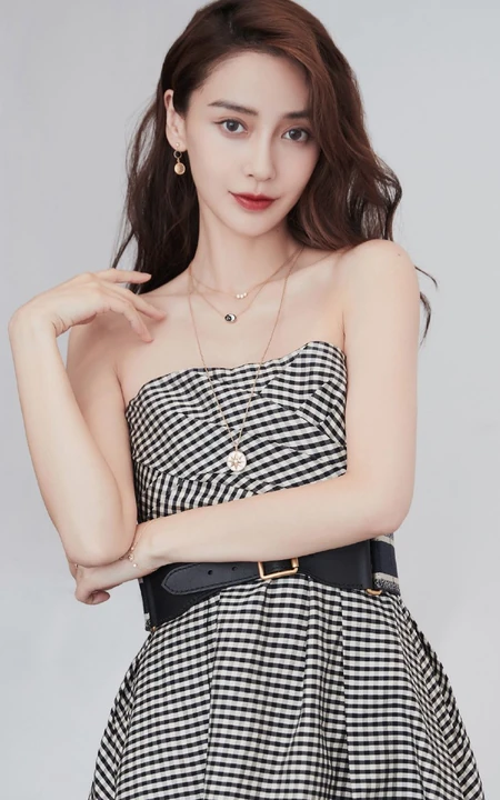 angelababy气质优雅礼裙条纹长裙写真图片