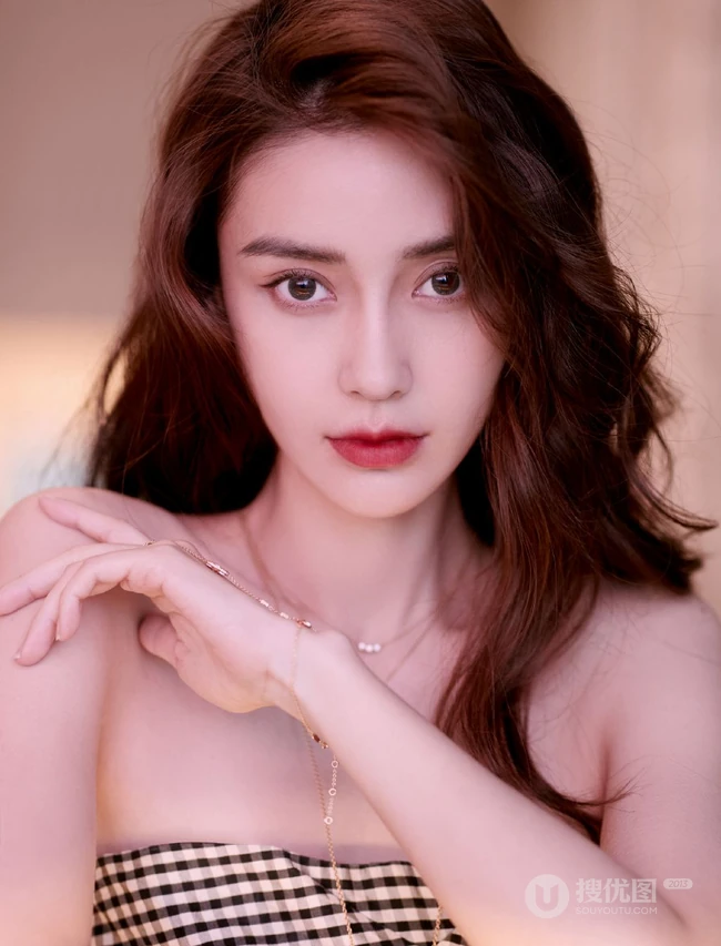 angelababy气质优雅礼裙条纹长裙写真图片