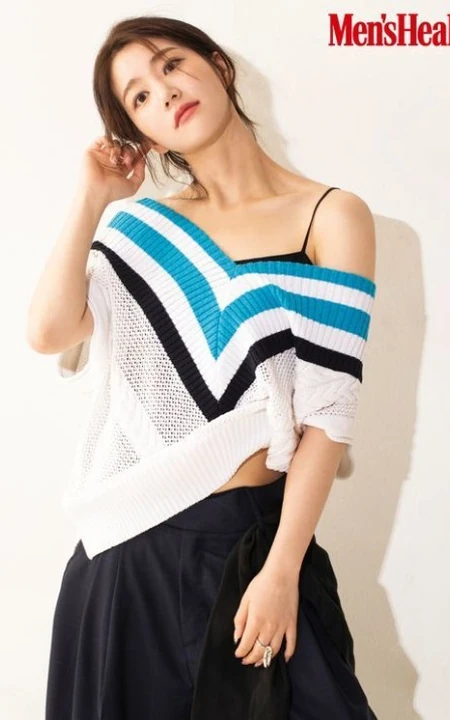 韩国女生李侑菲着多套服饰登杂志写真，纤细线条，大长腿，简直太完美了