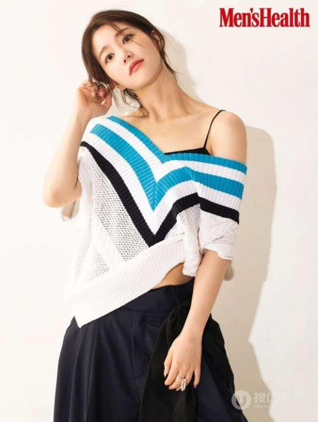韩国女生李侑菲着多套服饰登杂志写真，纤细线条，大长腿，简直太完美了