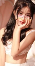 脸上画着彩妆的漂亮女生优优轻纱白裙优美摄影艺术写真图片