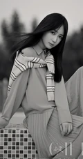 秦牛正威超美淑女装扮，长发飘飘黑白写真杂志图片