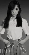 秦牛正威超美淑女装扮，长发飘飘黑白写真杂志图片