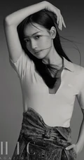 秦牛正威超美淑女装扮，长发飘飘黑白写真杂志图片