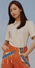 秦牛正威超美淑女装扮，长发飘飘黑白写真杂志图片
