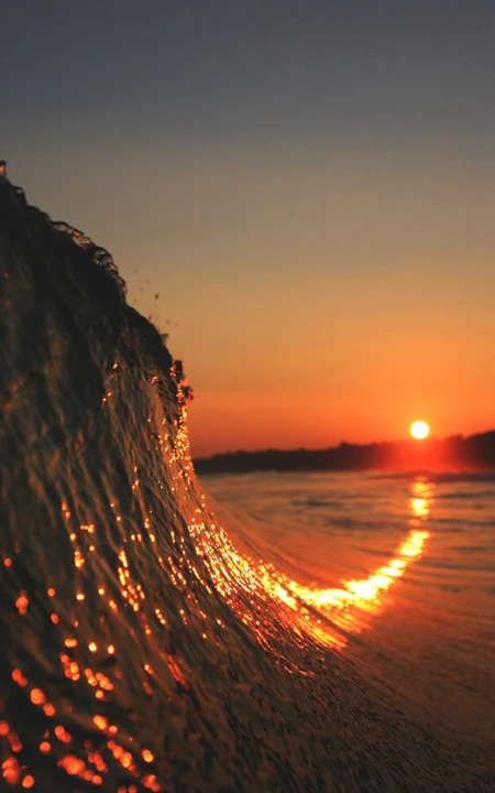 热爱旅游的朋友必选！海浪加夕阳的唯美景象手机壁纸