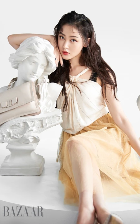 张天爱如花美照，多套气质裙装服饰诠释夏日浪漫