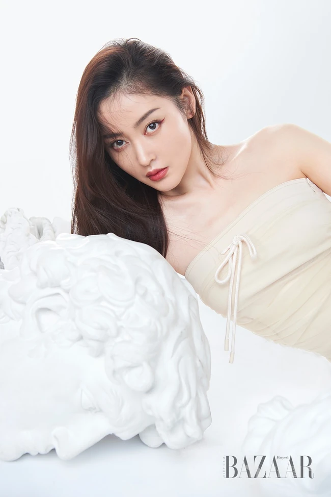 张天爱如花美照，多套气质裙装服饰诠释夏日浪漫
