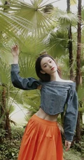这纤细线条真不是一般的纤细，细腰蜂女生郭晓婷棕榈丛中优美写真