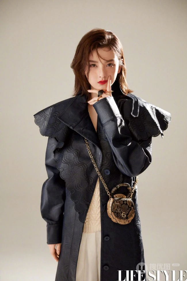宋祖儿雀斑妆造型酷美个性杂志写真图片