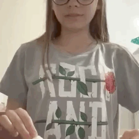 这是不是老话说的玩火自什么，玩火的欧女生动态图片