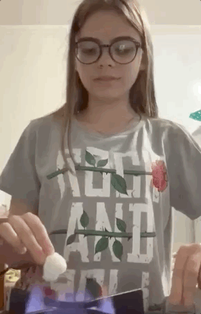 这是不是老话说的玩火自什么，玩火的欧女生动态图片