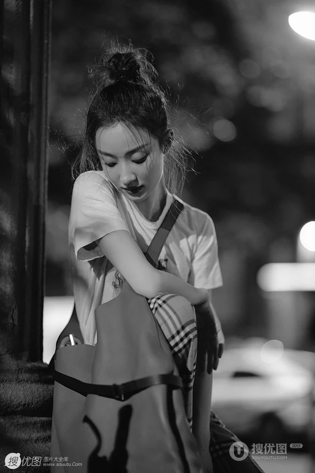 孙佳雨可爱靓丽街拍写真