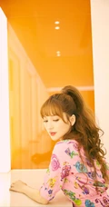 金莎微博晒印花连体衣短裤唯美写真，齐刘海，马尾辫，清新靓丽